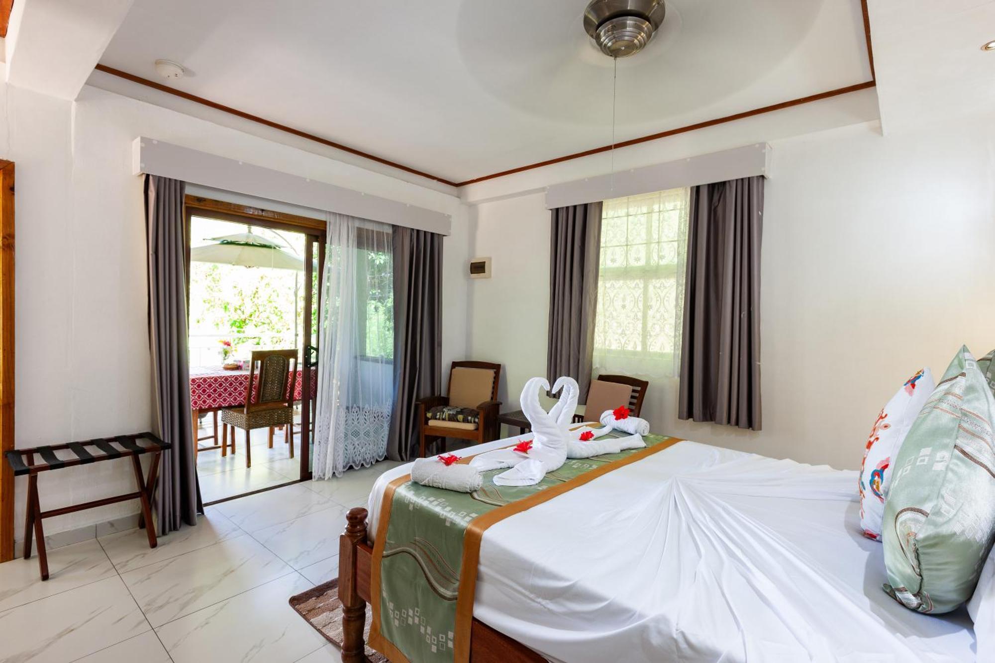 Sea View Lodge Baie Sainte Anne Dış mekan fotoğraf