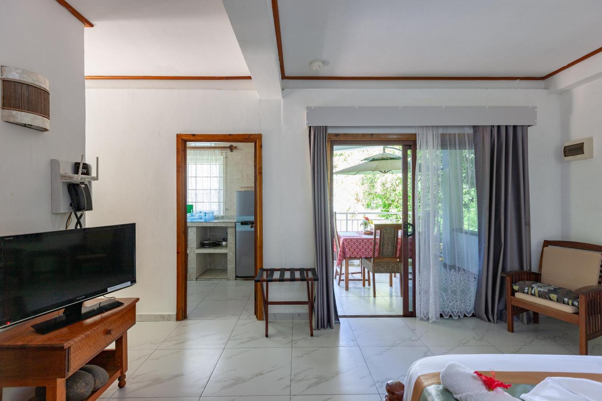 Sea View Lodge Baie Sainte Anne Dış mekan fotoğraf