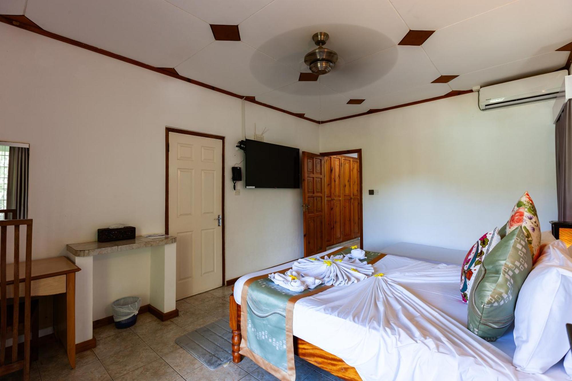 Sea View Lodge Baie Sainte Anne Dış mekan fotoğraf
