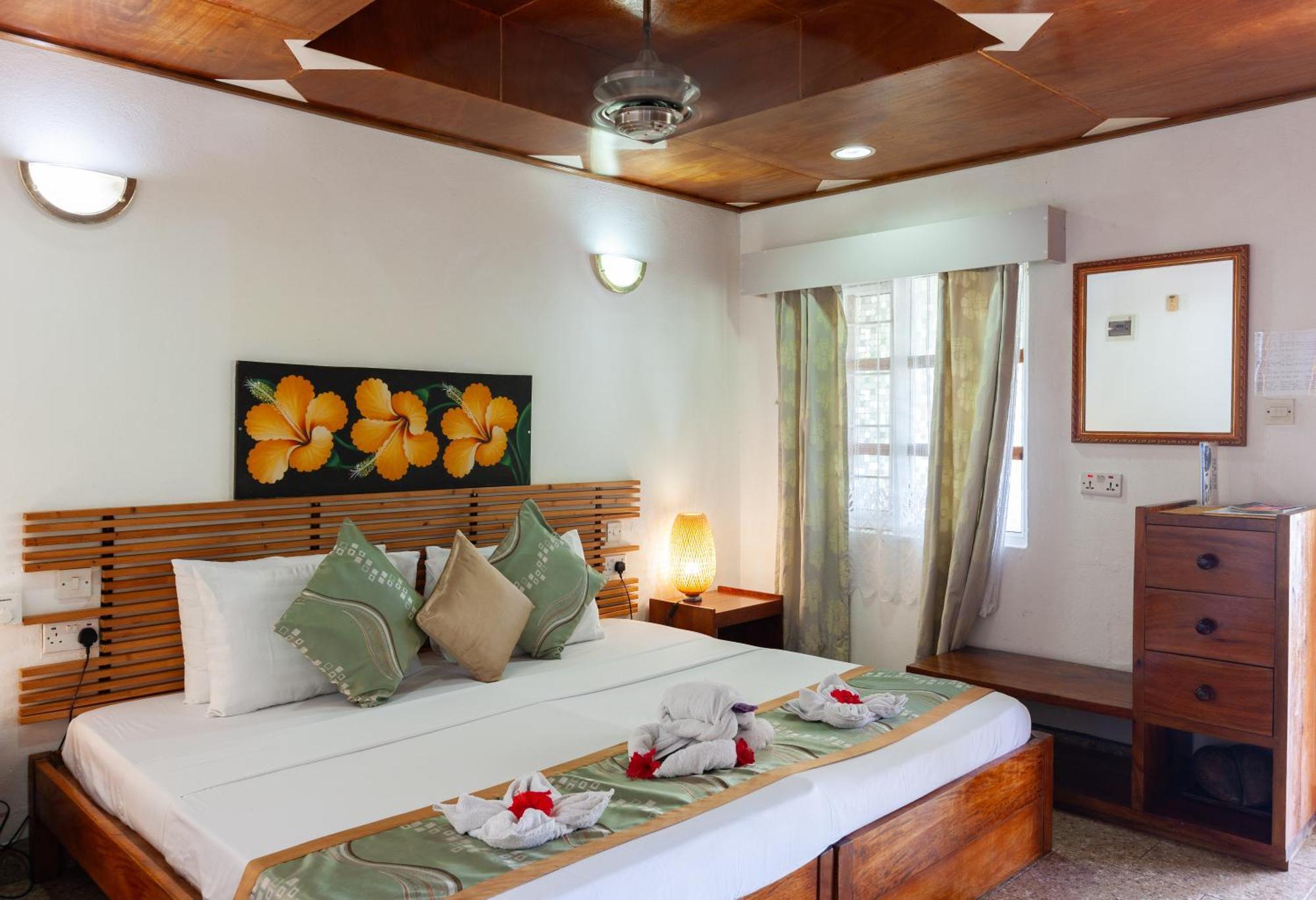 Sea View Lodge Baie Sainte Anne Dış mekan fotoğraf