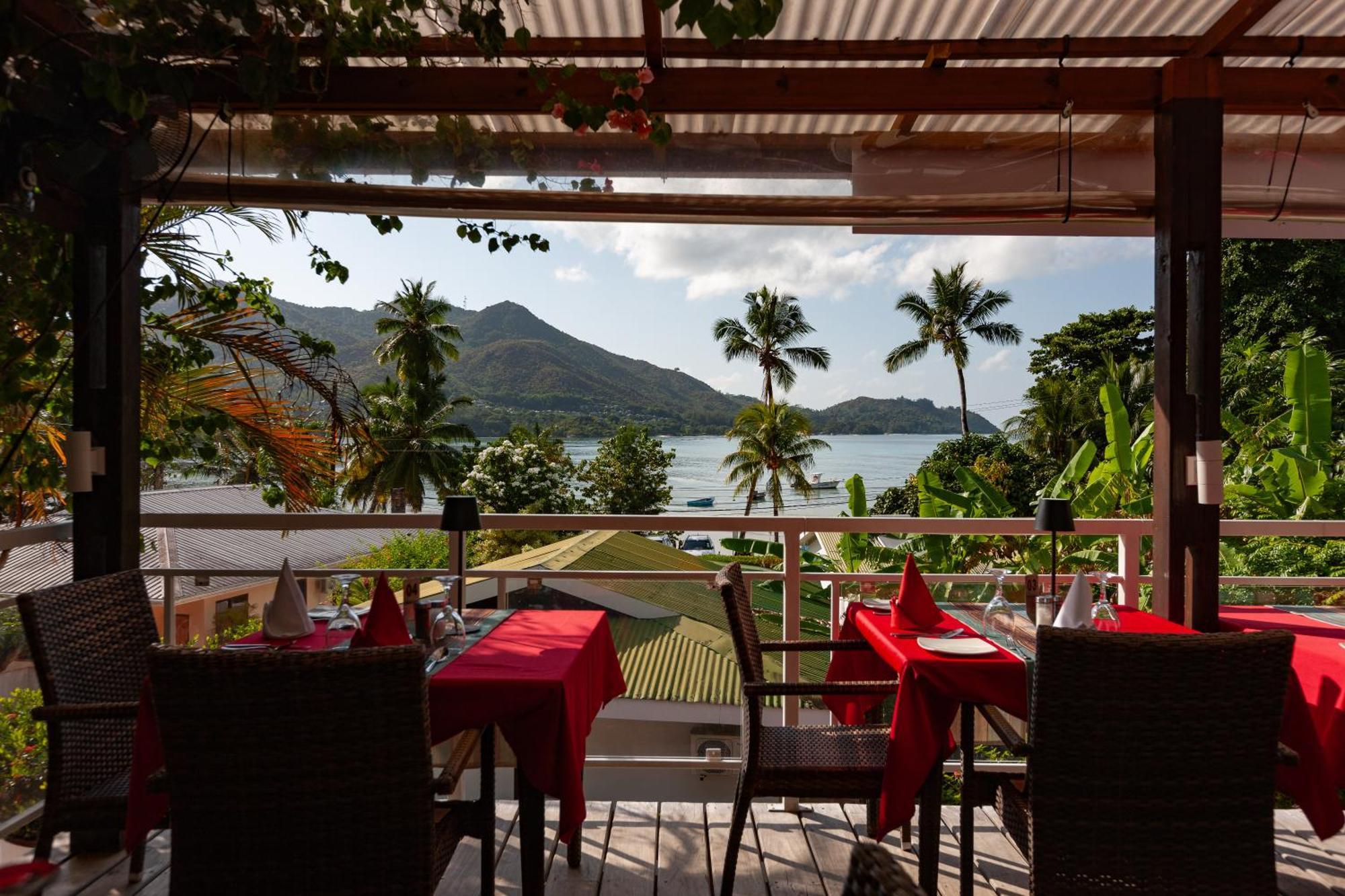 Sea View Lodge Baie Sainte Anne Dış mekan fotoğraf