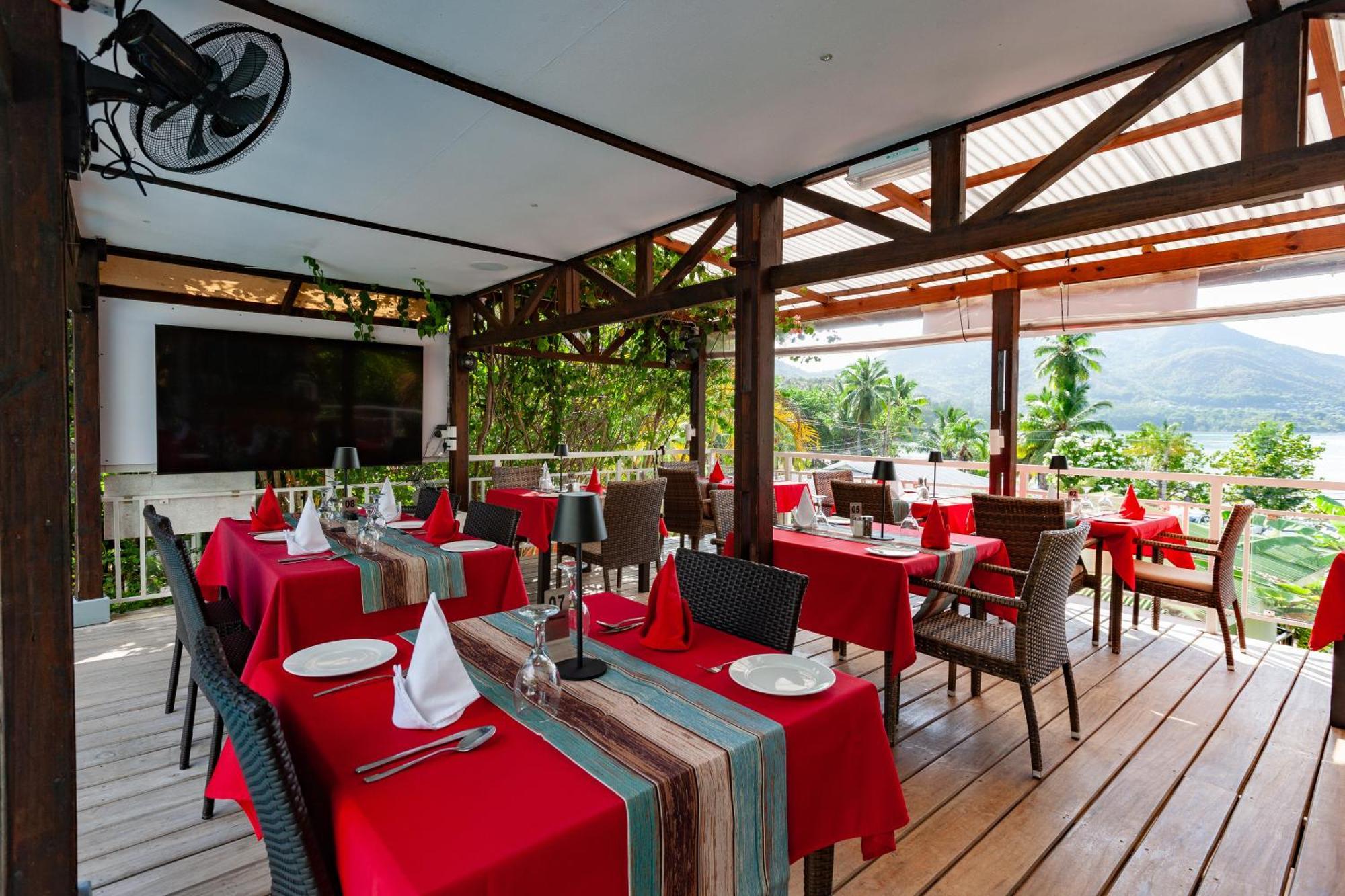 Sea View Lodge Baie Sainte Anne Dış mekan fotoğraf