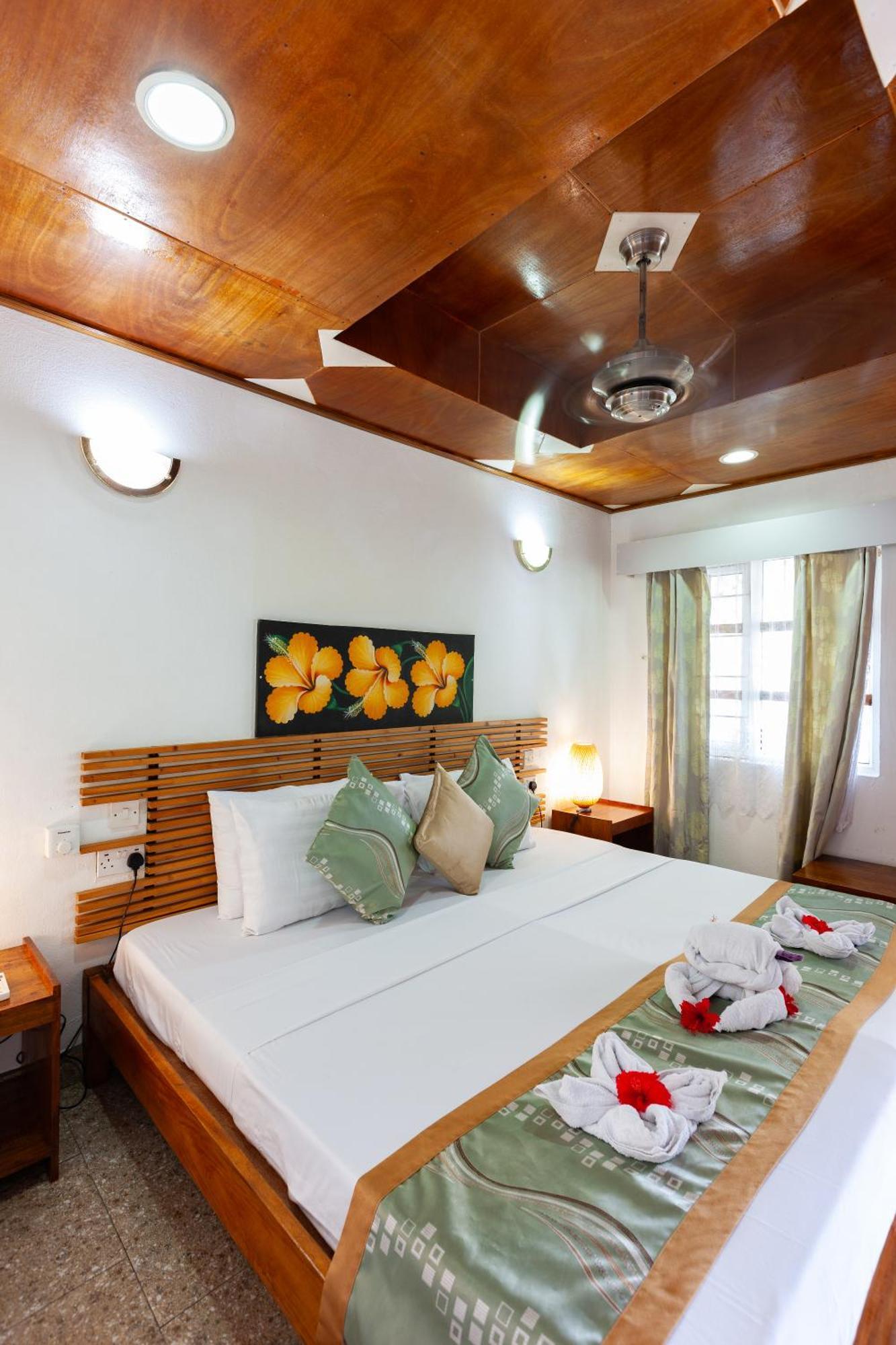 Sea View Lodge Baie Sainte Anne Dış mekan fotoğraf