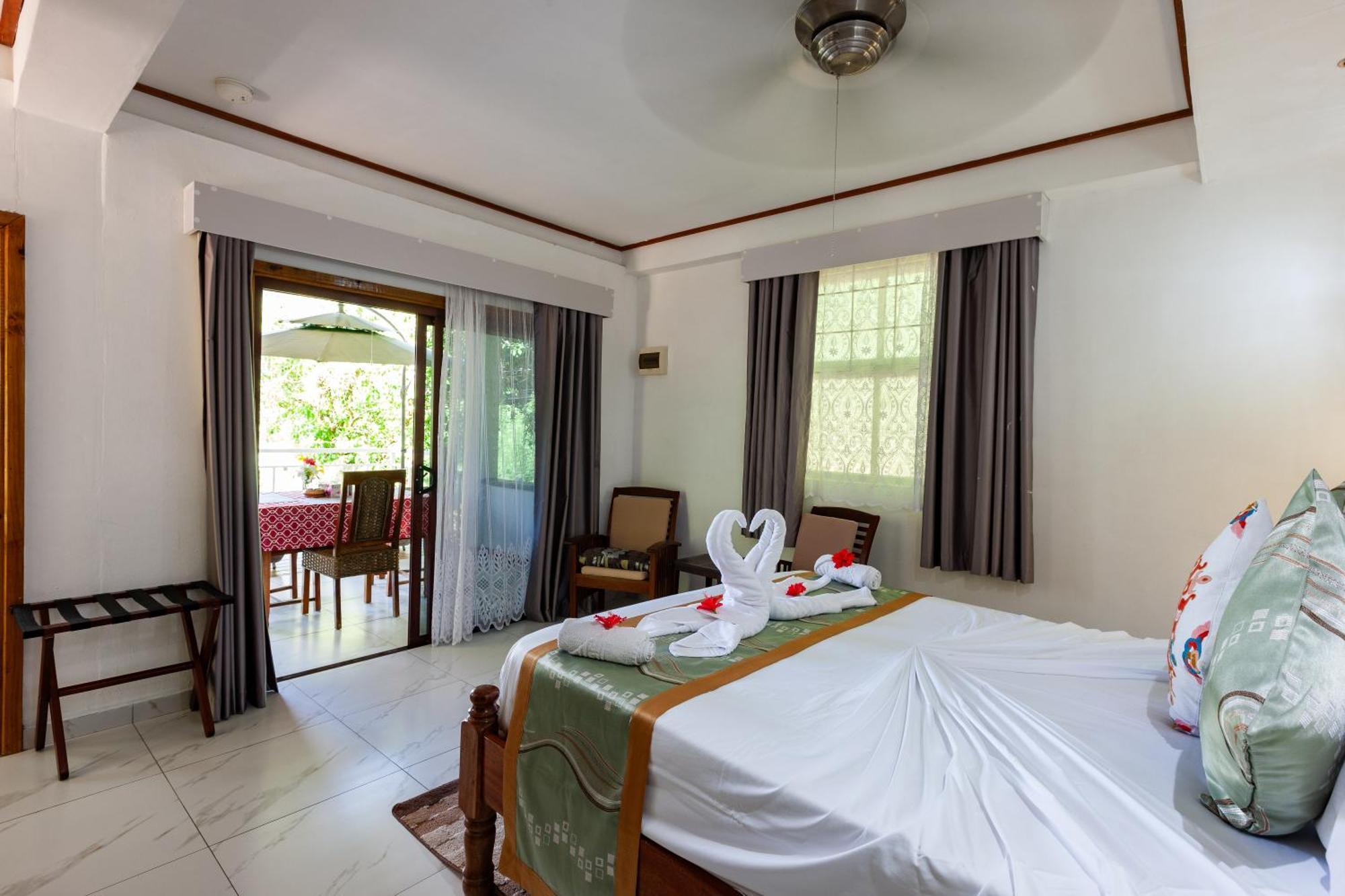 Sea View Lodge Baie Sainte Anne Dış mekan fotoğraf